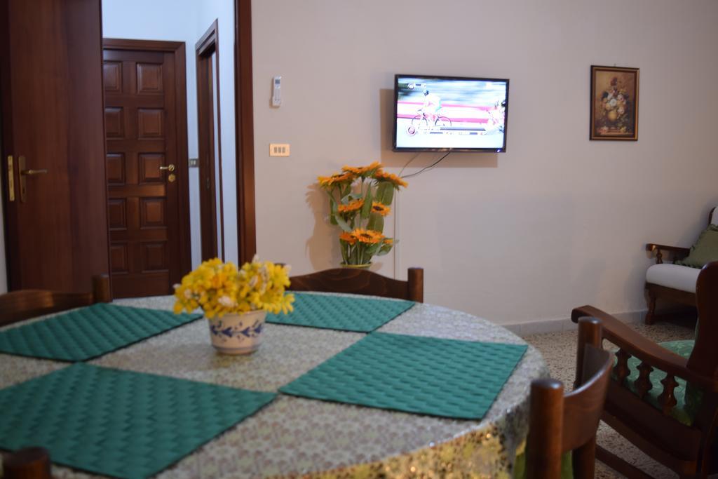 Casa Luigi Sergio - Affitto Breve Apartment Santo Stefano di Camastra Ruang foto