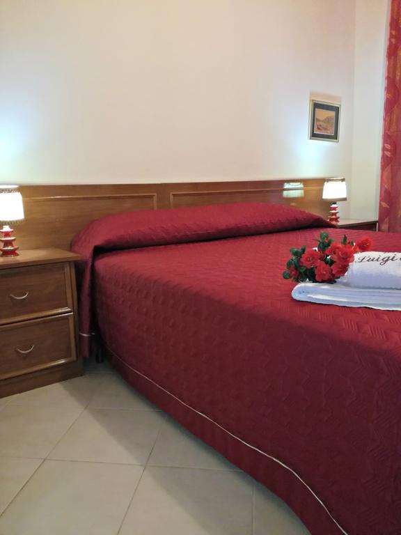 Casa Luigi Sergio - Affitto Breve Apartment Santo Stefano di Camastra Bagian luar foto